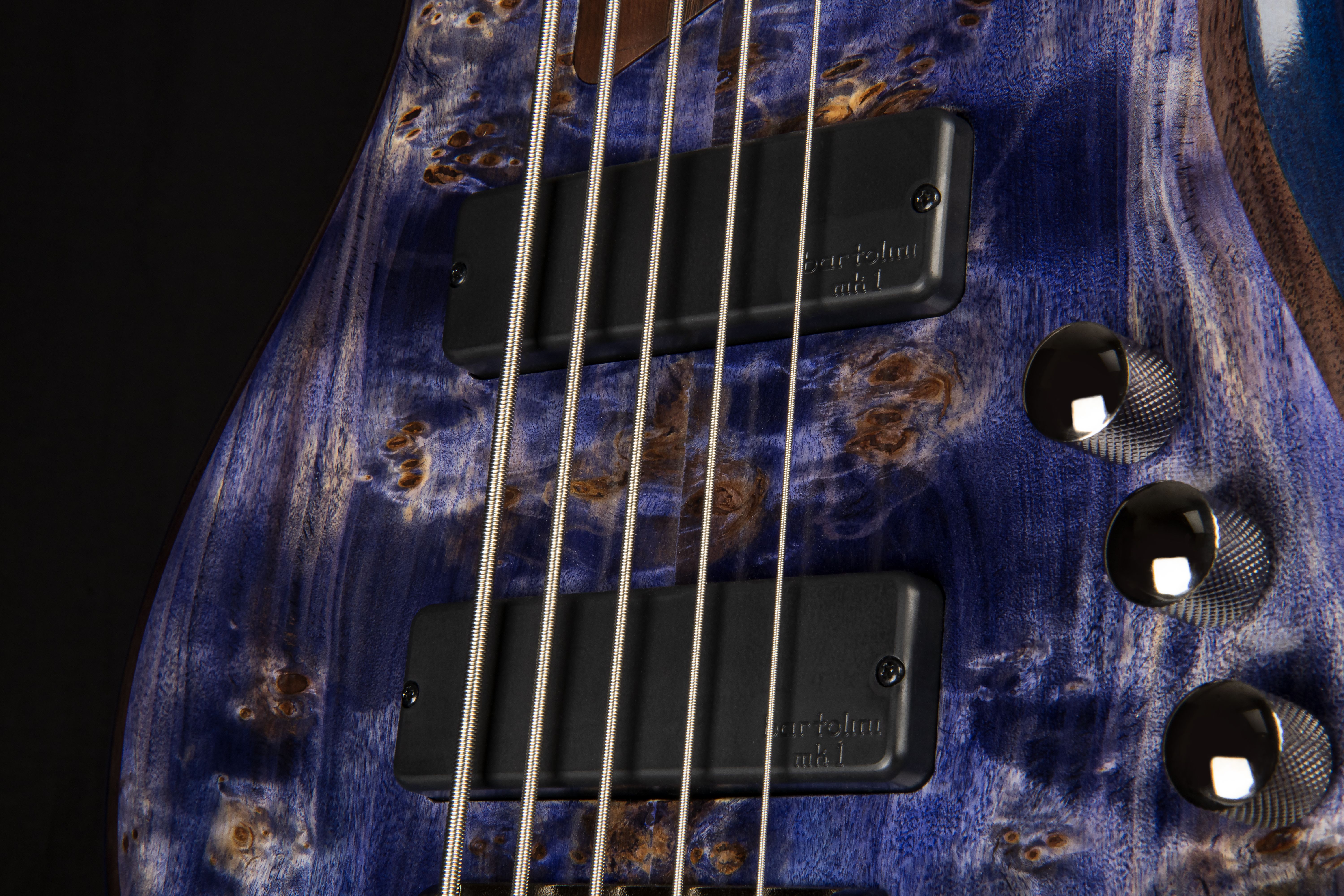 Cort Persona 5 Lavender Phase baskytara