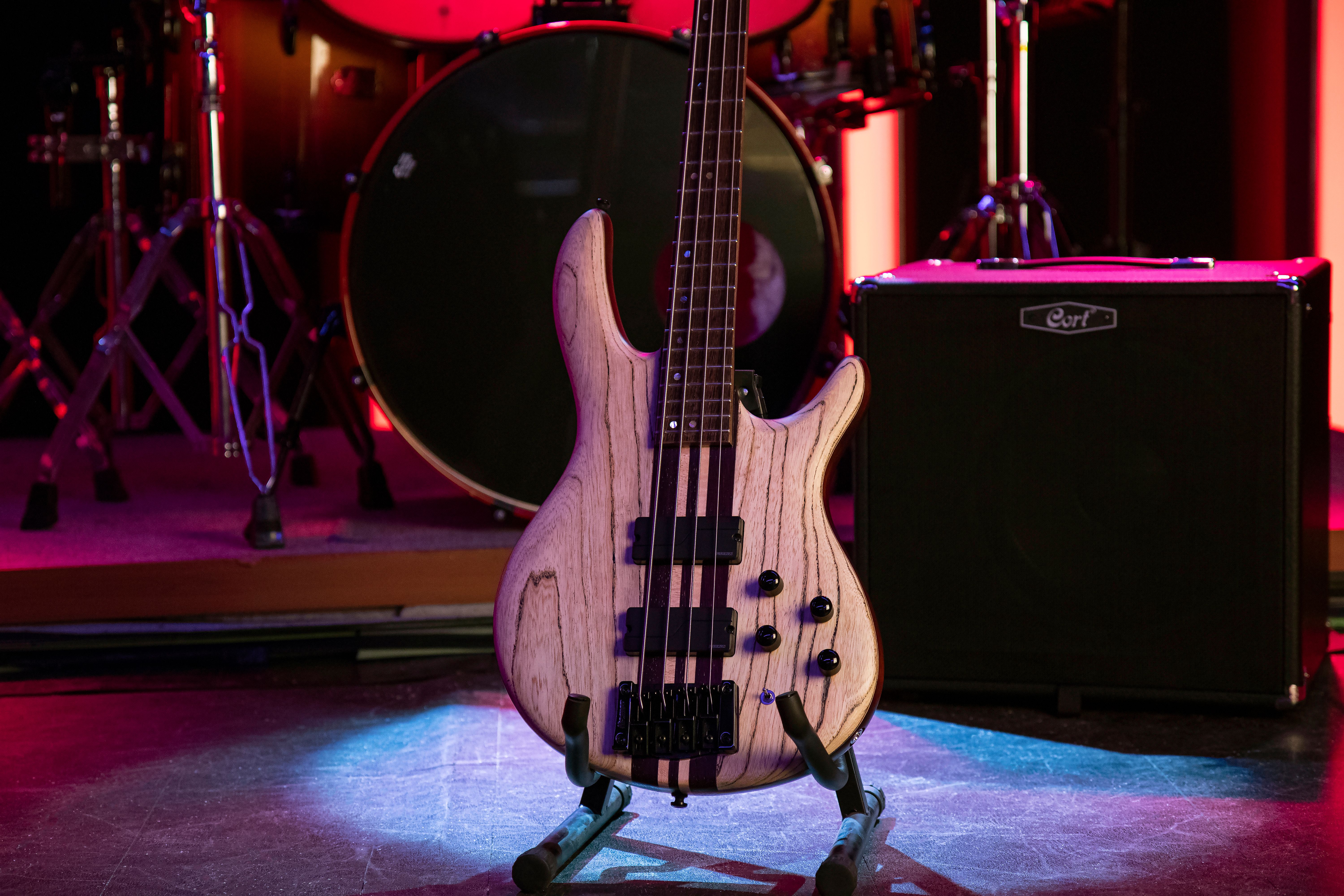 Cort A4 Ultra Ash ENB Baskytara